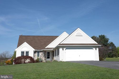 3 Sholly Dr, Hamburg, PA, 19526-9033 | Card Image