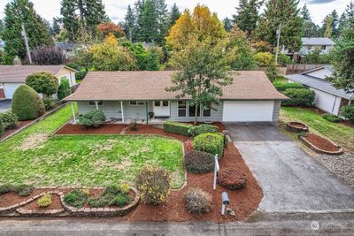 Entrancing mid-century rambler in popular Oakbrook Golf Community offers a fashionable modern living style | Image 1