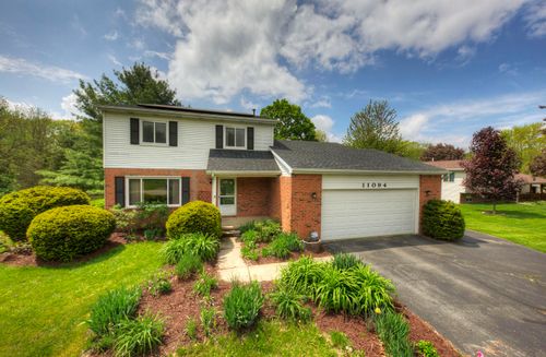 11094 Shadow Woods Ln, Hamburg Twp, MI, 48189-9775 | Card Image