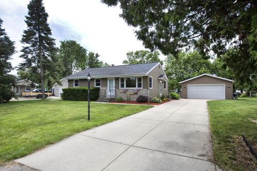 8965 S 83rd Street, Franklin, WI, 53132 | Card Image