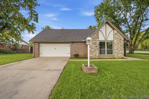 1007 W D St, Jenks, OK, 74037-2505 | Card Image