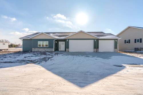 1233 Empire Cir, Bismarck, ND, 58504-7552 | Card Image