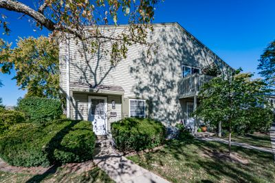 B - 1665 Williamsburg Court, Home with 2 bedrooms, 1 bathrooms and 1 parking in Wheaton IL | Image 1