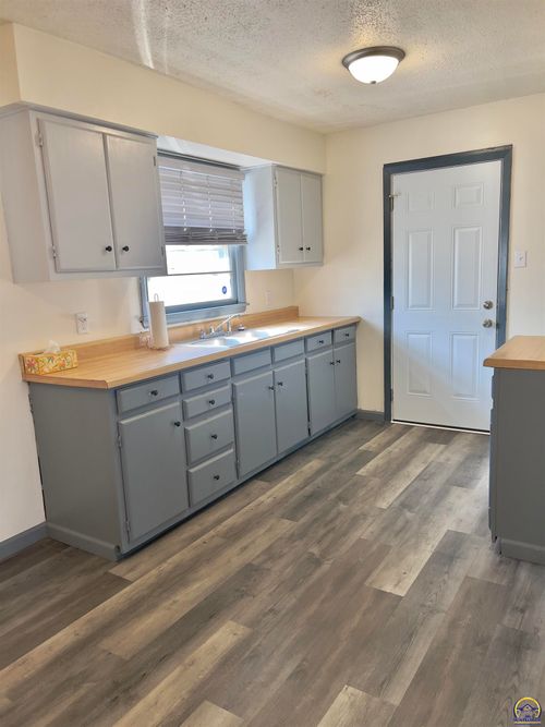 4839 Sw 18th St, Topeka, KS, 66604-3520 | Card Image