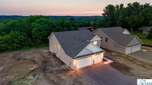 2257 Fairbanks Dr, North Mankato, MN, 56003-4252 | Card Image