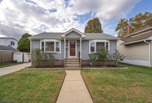 697 1st St, Secaucus, NJ, 07094-3106 | Card Image