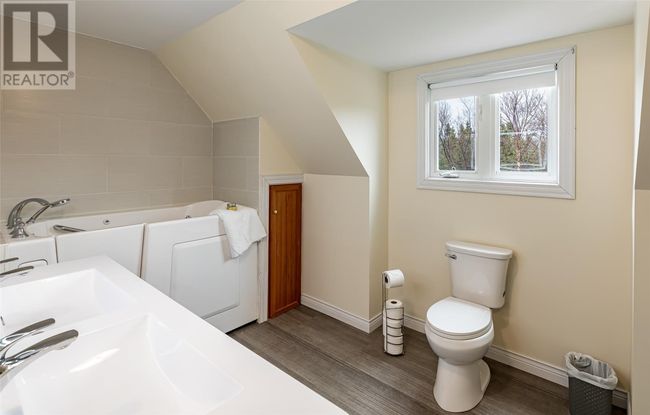 7 Main Rd, House other with 2 bedrooms, 3 bathrooms and null parking in Blaketown NL | Image 26