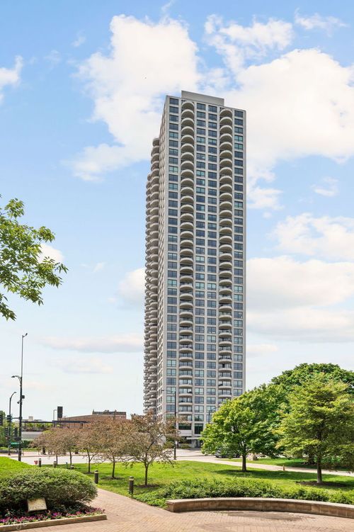 24k-2020 N Lincoln Park W, Chicago, IL, 60614-3684 | Card Image