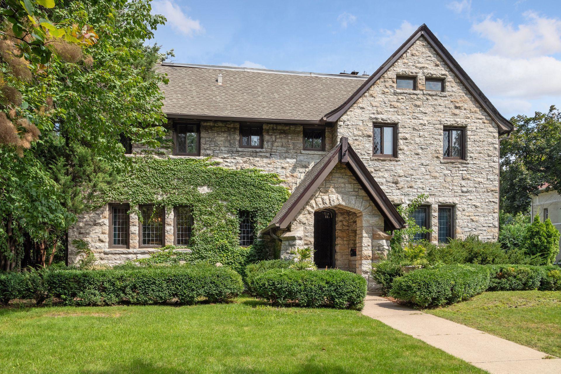 Mount Curve Ave, Minneapolis, MN 55403