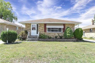 View of front of house featuring a front yard | Image 1