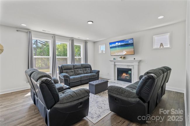 Great Room w/ Gas Fireplace | Image 17