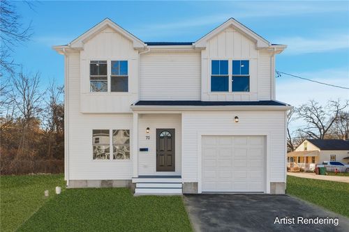 70 Seamans St, Woonsocket, RI, 02895-6732 | Card Image