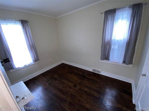 1682 Lafayette Blvd, Lincoln Park, MI, 48146-1749 | Card Image