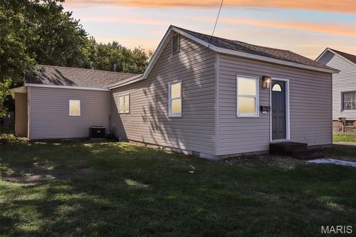 512 W Kirkham St, Litchfield, IL, 62056-1924 | Card Image