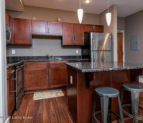 315-110 S Campbell St, Louisville, KY, 40206-1681 | Card Image