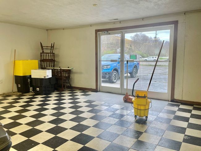 37037 Governor G C Peery Hwy, Home with 0 bedrooms, 0 bathrooms and 10 parking in Bluefield VA | Image 17