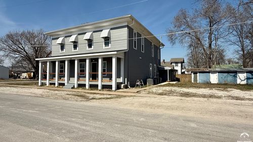 102 E 3rd St, Linwood, KS, 66052-4368 | Card Image