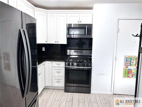 532 Cricket Ln, Woodbridge, NJ, 07095-1539 | Card Image
