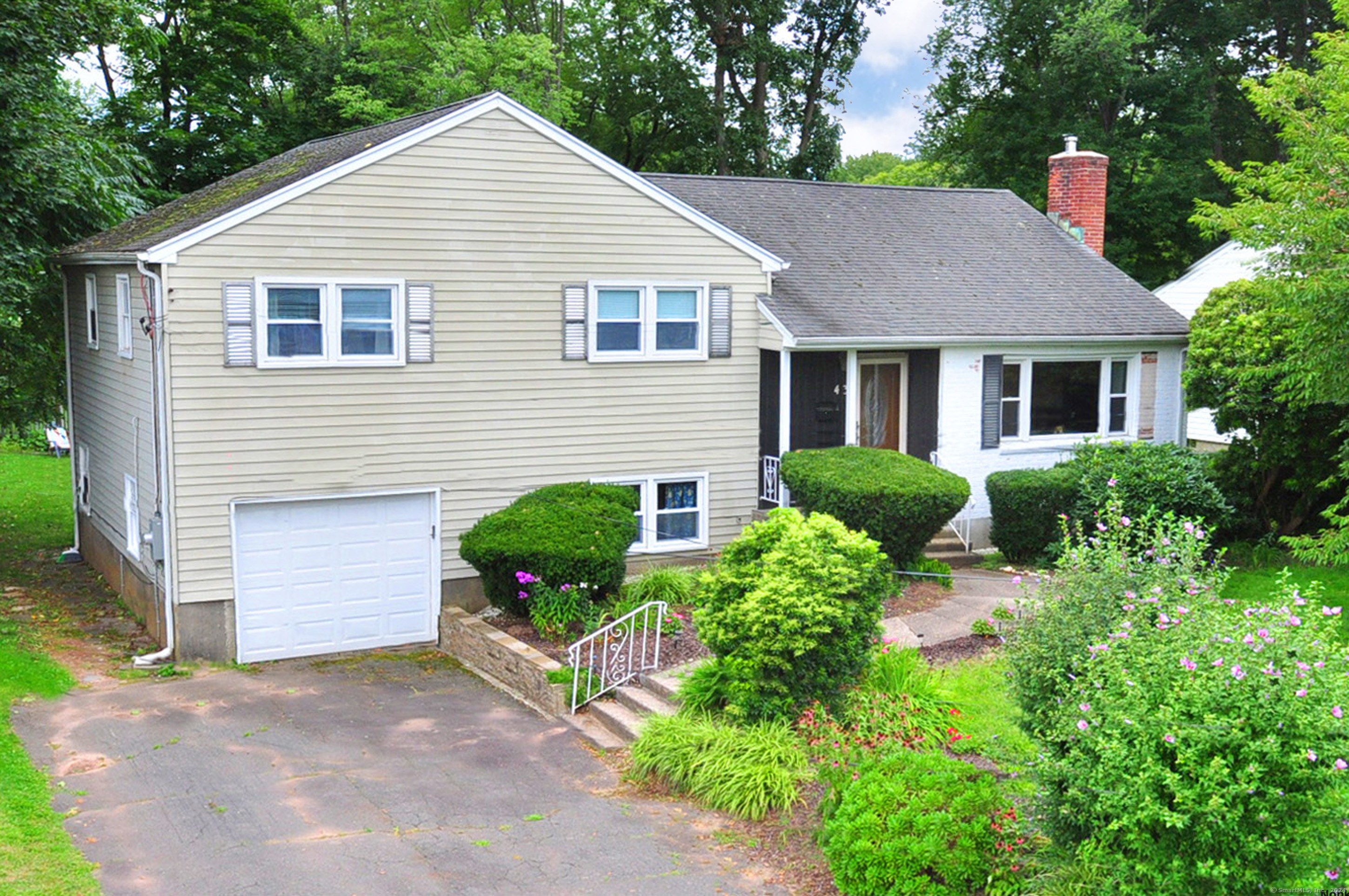 Old Meadow Rd, West Hartford, CT 06117