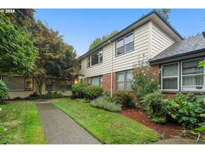 9 - 2211 Ne Halsey St, Condo with 1 bedrooms, 1 bathrooms and 1 parking in Portland OR | Image 1