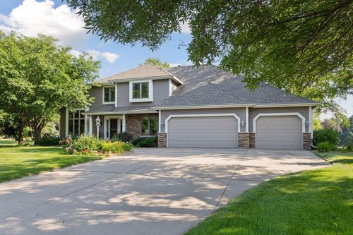 9741 Wellington Rdg, Woodbury, MN, 55125-8411 | Card Image