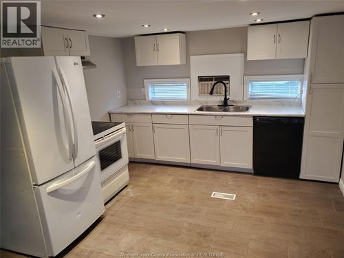 50 Regina Dr, Windsor, ON, N8N2P5 | Card Image