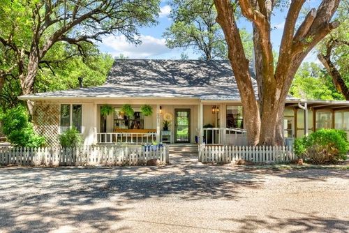 501 Mulberry St, Buffalo Gap, TX, 79508-2225 | Card Image