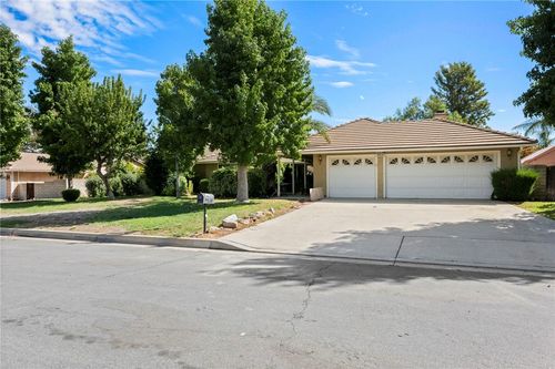 30590 Brookstone Ln, Lake Elsinore, CA, 92530-7404 | Card Image