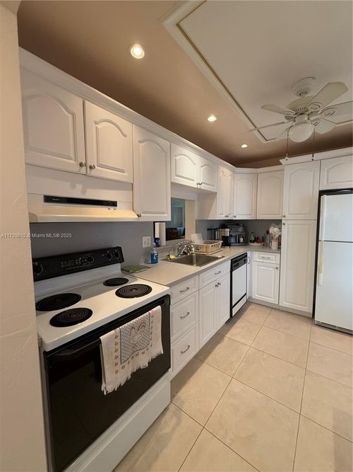 apt-202-4270 Nw 40th St, Lauderdale Lakes, FL, 33319-4836 | Card Image