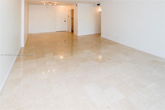APT-404 - 10101 E Bay Harbor Dr, Condo with 2 bedrooms, 2 bathrooms and null parking in Bay Harbor Islands FL | Image 9
