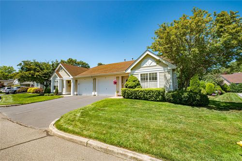 14 Wainscott Ct, Ridge, NY, 11961-1631 | Card Image