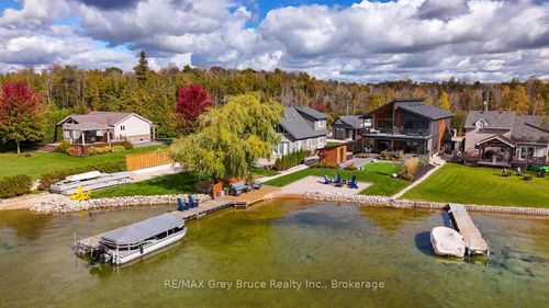 166 Country Side Dr, Chatsworth, ON, N0H1G0 | Card Image