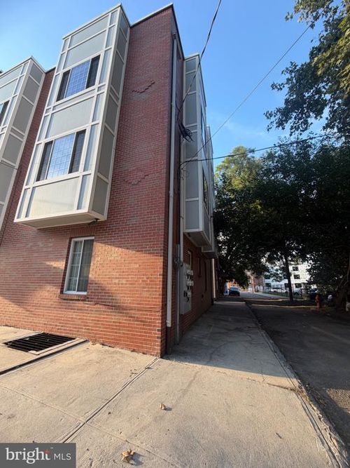 1023 Wallace St, PHILADELPHIA, PA, 19123-3462 | Card Image