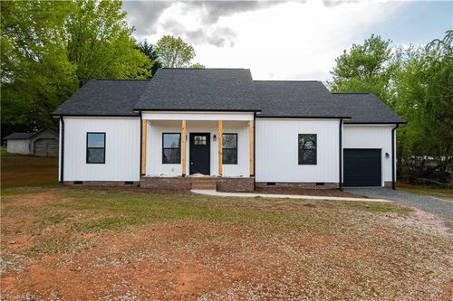 142 Old Hwy 21, State Road, NC, 28676-9203 | Card Image
