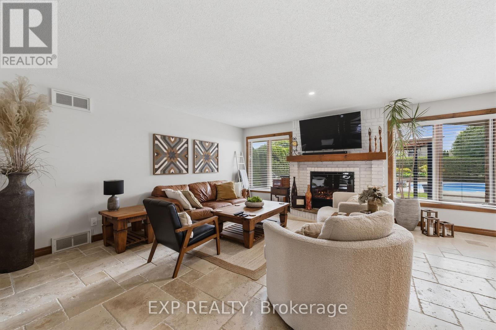 Residential in Thames Centre (Dorchester) 3