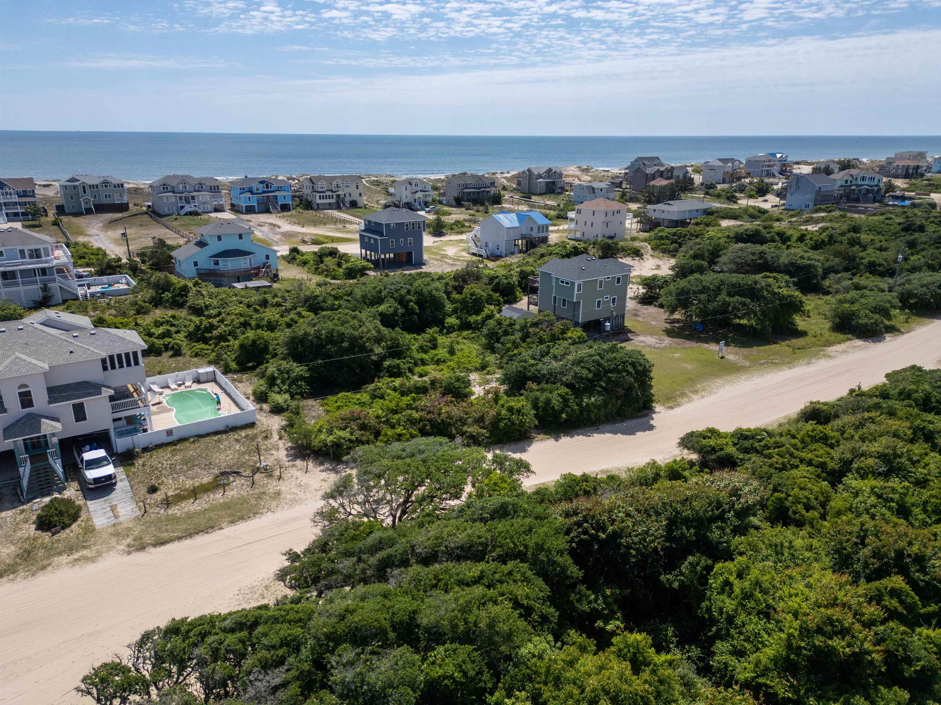 Land in Corolla 3