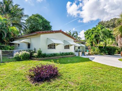 770 Ne 160th St, House other with 3 bedrooms, 2 bathrooms and null parking in Miami FL | Image 2