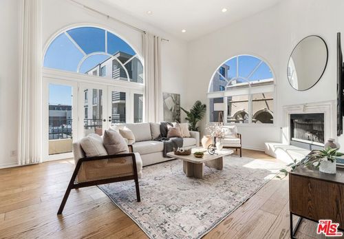 apt-304-435 Arnaz Dr, LOS ANGELES, CA, 90048-3927 | Card Image