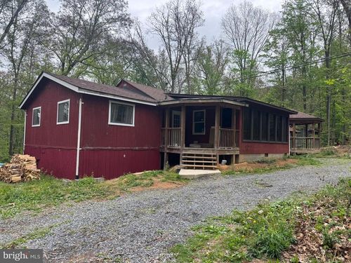126 Oasis Ln, GERRARDSTOWN, WV, 25420-3036 | Card Image