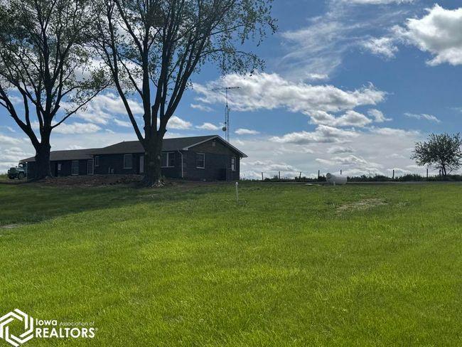 19229 Highway 5, Home with 4 bedrooms, 2 bathrooms and 2 parking in Centerville IA | Image 19