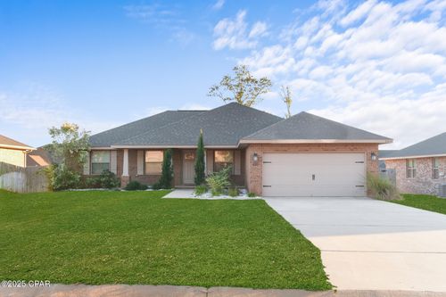 2011 Broad St, Crestview, FL, 32536-4472 | Card Image