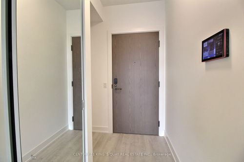 1730-20 Inn On The Park Dr, North York, ON, M3C0P8 | Card Image