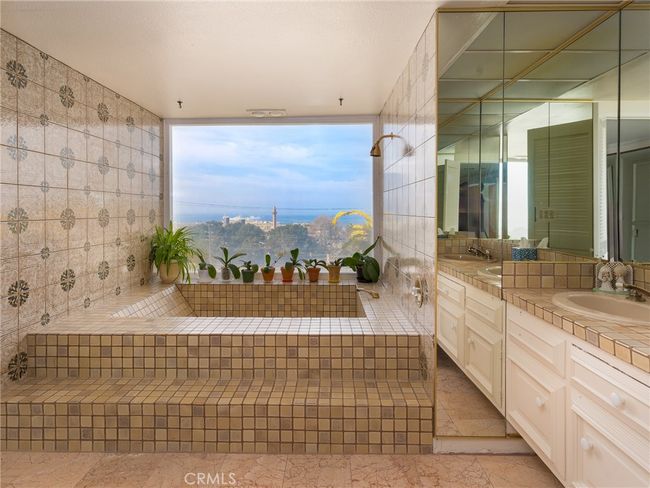 UNIT-100 - 770 W Imperial Ave, Condo with 4 bedrooms, 3 bathrooms and 4 parking in El Segundo CA | Image 10