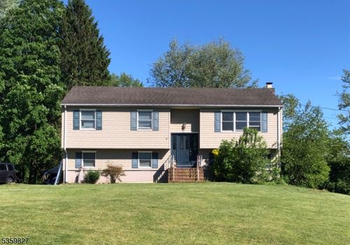 13 Elmwood Dr, Hackettstown, NJ, 07840-4107 | Card Image