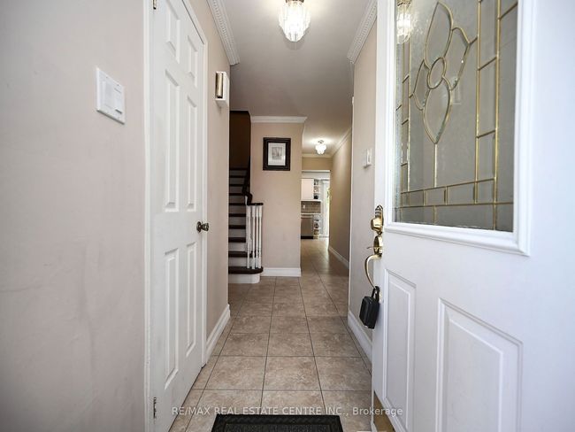 8 Stephensen Crt, House other with 4 bedrooms, 3 bathrooms and 2 parking in Brampton ON | Image 5