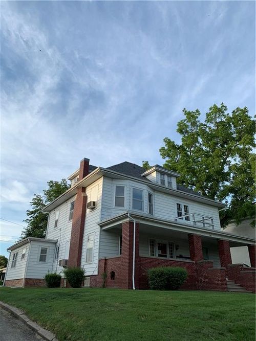 311 W 3rd St, Maryville, MO, 64468-2286 | Card Image