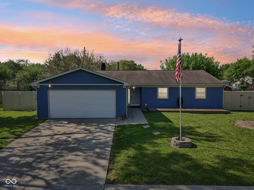 7645 Madden Dr, Fishers, IN, 46038-1371 | Card Image