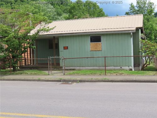 1023 2nd Ave, Montgomery, WV, 25136-2346 | Card Image