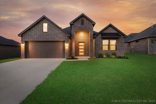 10710 S 279th East Ave, Coweta, OK, 74429-9010 | Card Image