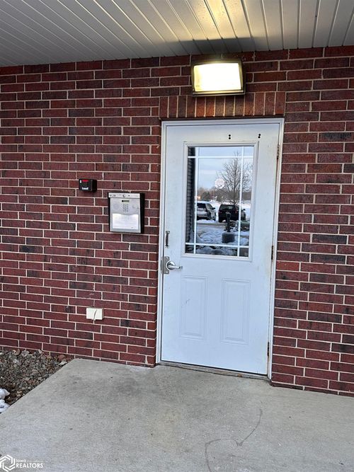 unit-209-1092 Walnut Ave, Riverside, IA, 52327-9618 | Card Image